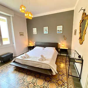 https://comoluxhouse-intero-appartamento.it-lombardy.com